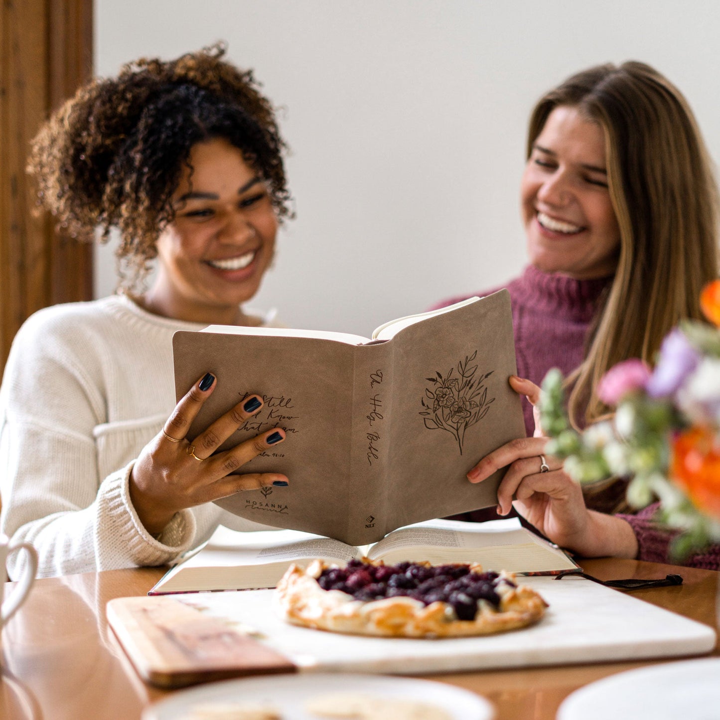 NLT Hosanna Revival Note Taking Bible: Marlo Theme